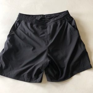 NWOT Men’s lululemon athletic shorts with liner.